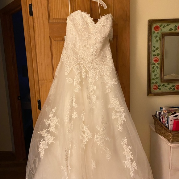 Allure Wedding dress with bolero not pictured. - Picture 5 of 6